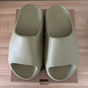 Yeezy Slide Size 6 Resin